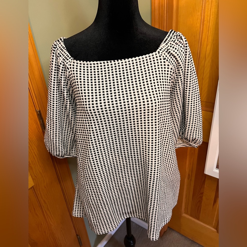 Adorable rouched sleeve shirt